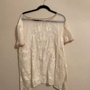 Ivory tshirt with embroidery